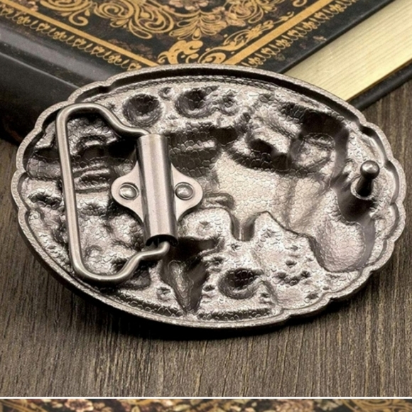 Western Rodeo Style revolver pistol theme feathers Longhorn bull belt buckle - Picture 2 of 2